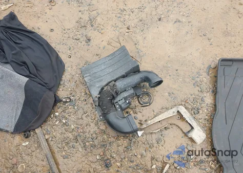 2013 Hyundai Veloster Turbo W/Black z USA, uszkodzony, nr VIN KMHTC6AE3DU116059